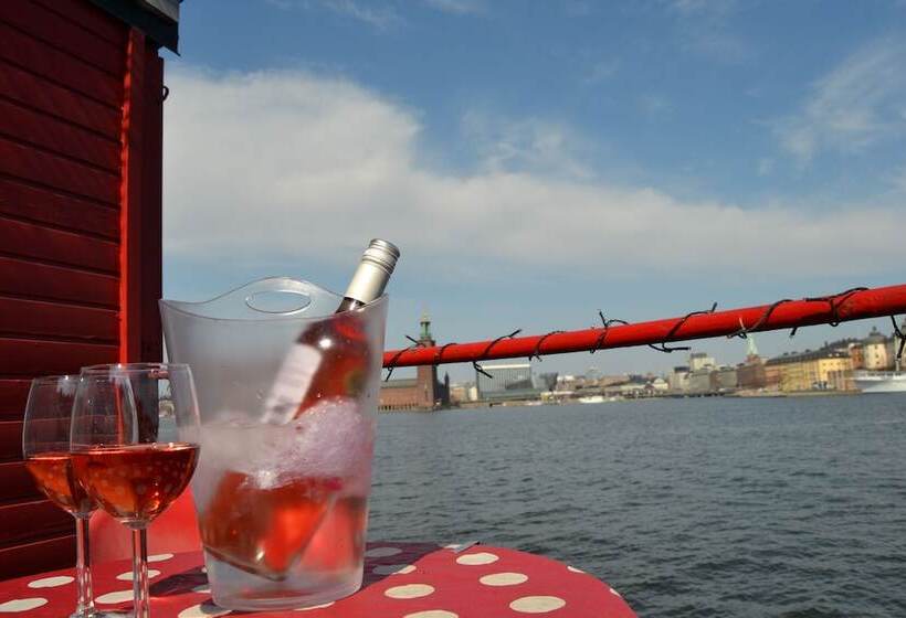 בית מלון כפרי Den Röda Båten