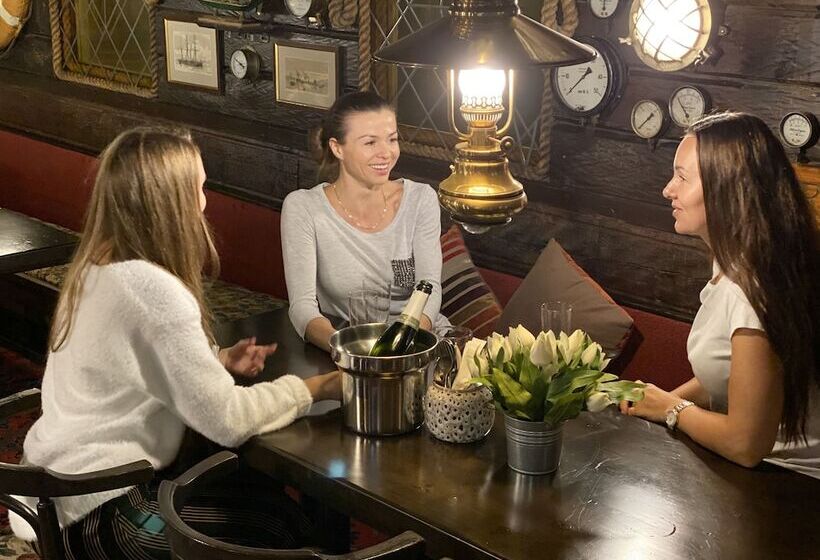 فندق Den Röda Båten