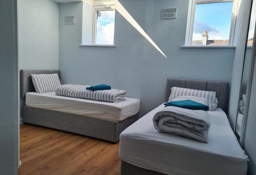 هتل Harbour House Budget Accommodation