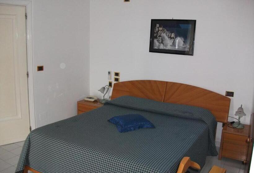 Отель Holidays Baia D'Amalfi