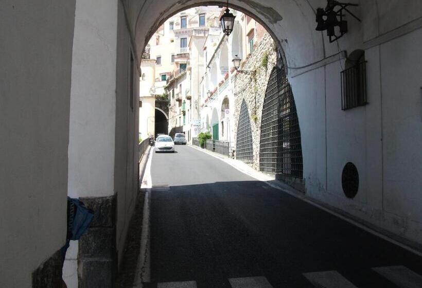 Отель Holidays Baia D'Amalfi