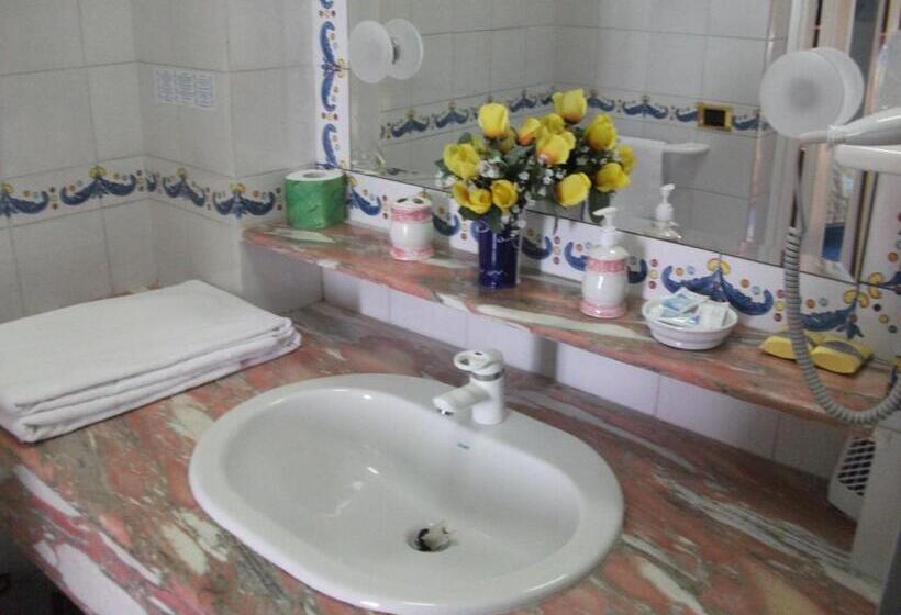 هتل Holidays Baia D'Amalfi