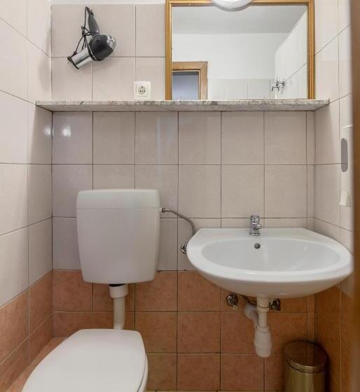 هتل Jagodic Garni