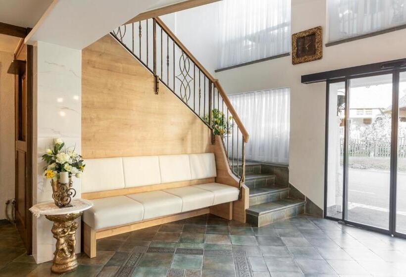 هتل Jagodic Garni