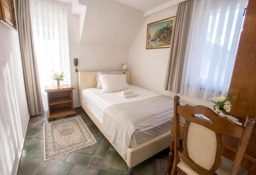 هتل Jagodic Garni