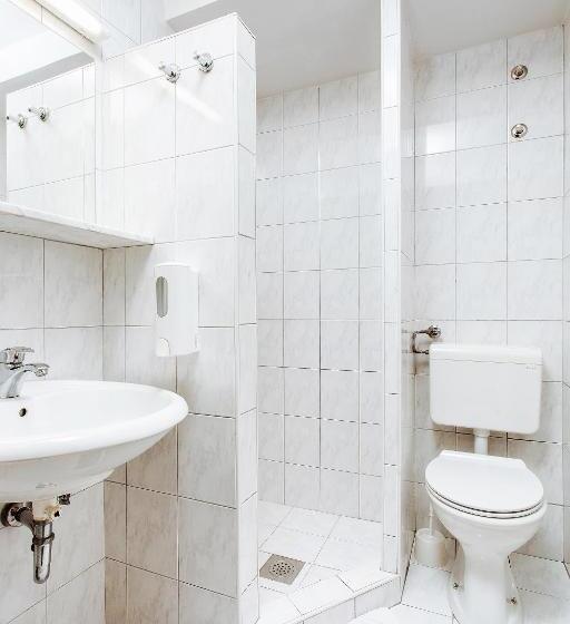 هتل Jagodic Garni