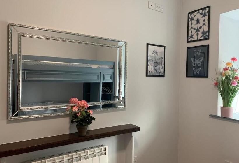 Отель Lanigan S Accommodation