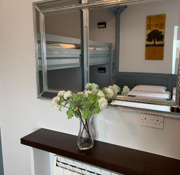 Отель Lanigan S Accommodation