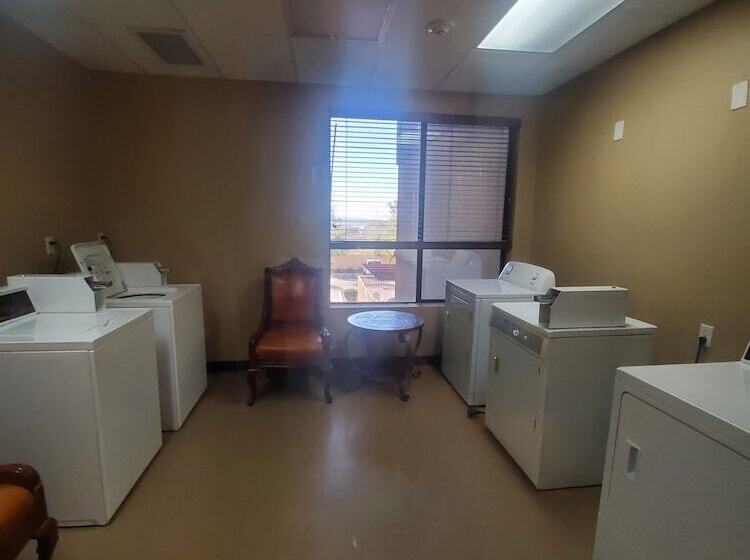 هتل Spark By Hilton Phoenix East Mesa