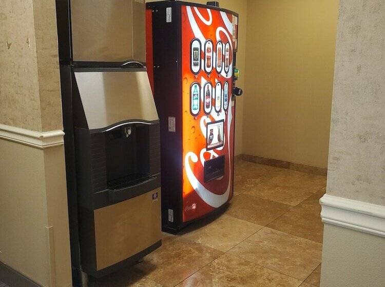 هتل Spark By Hilton Phoenix East Mesa