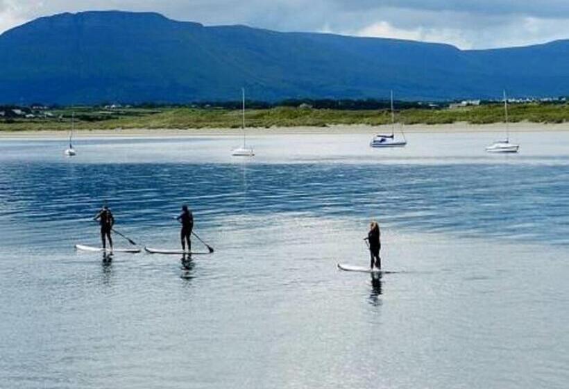 فندق The Benwiskin Centre