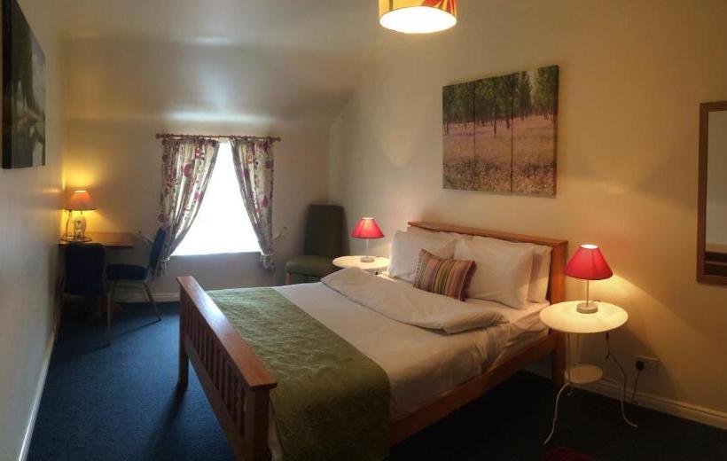 בית מלון כפרי The Ritz Accommodation