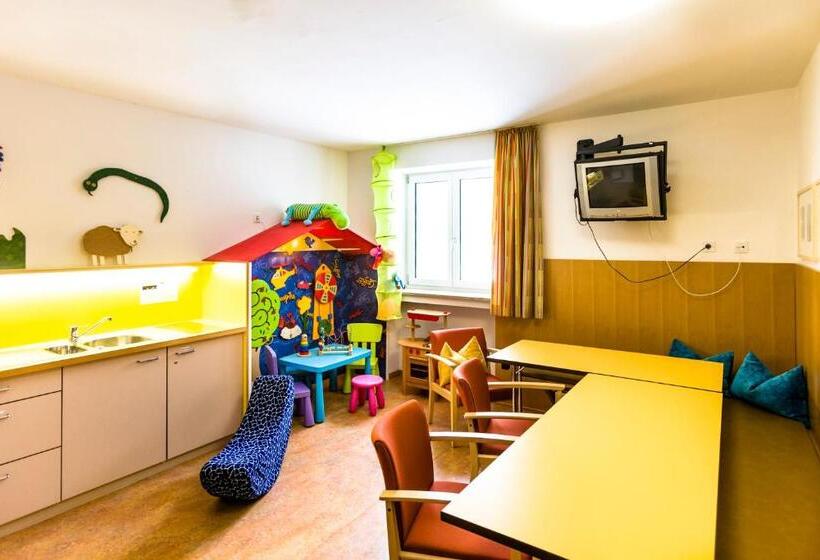 Jugendherberge Garmisch Partenkirchen   Membership Required!