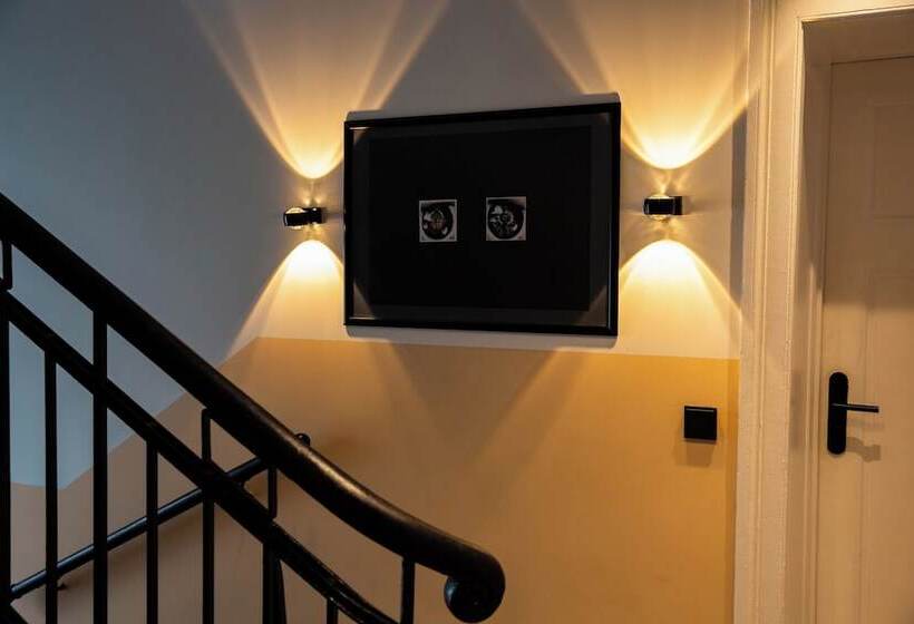 پانسیون Avalex