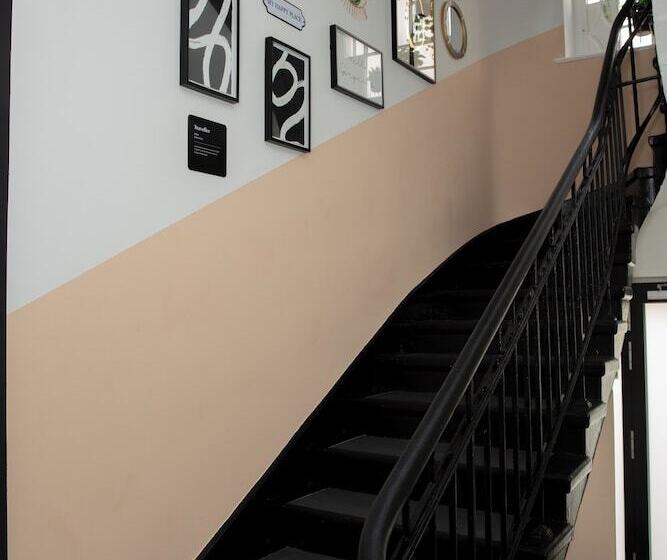 پانسیون Avalex