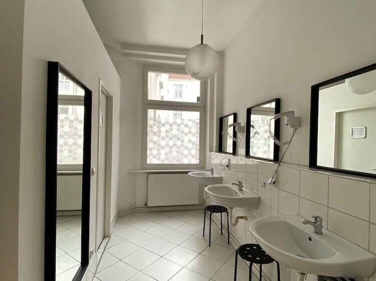 پانسیون Avalex