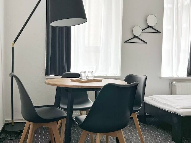 پانسیون Avalex