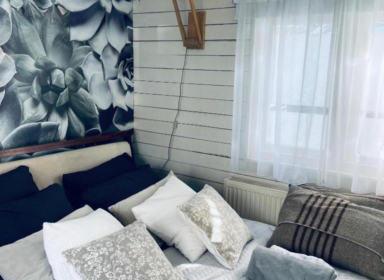 تختخواب و صبحانه Houseboat Bonnie