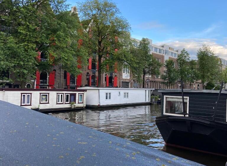 تختخواب و صبحانه Houseboat Bonnie