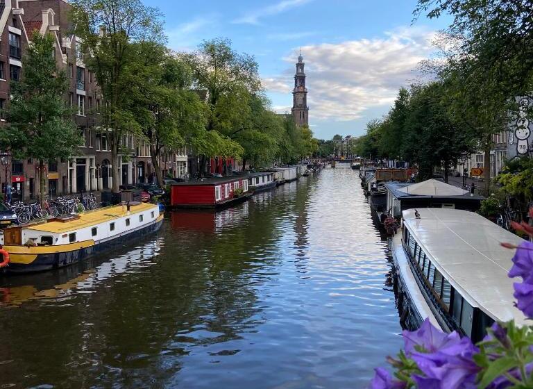 تختخواب و صبحانه Houseboat Bonnie