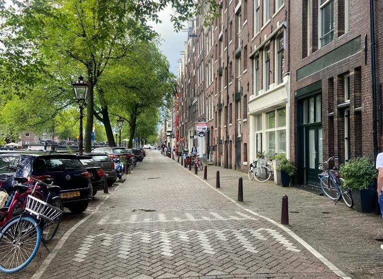 تختخواب و صبحانه Houseboat Bonnie