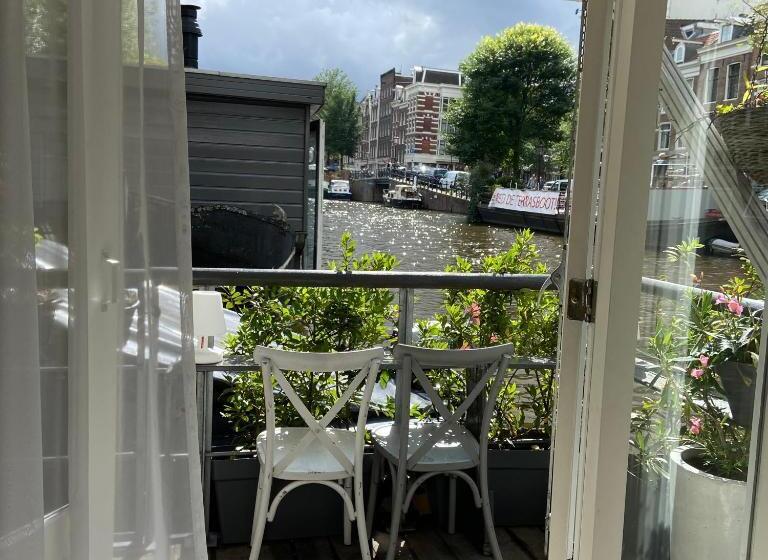 تختخواب و صبحانه Houseboat Bonnie