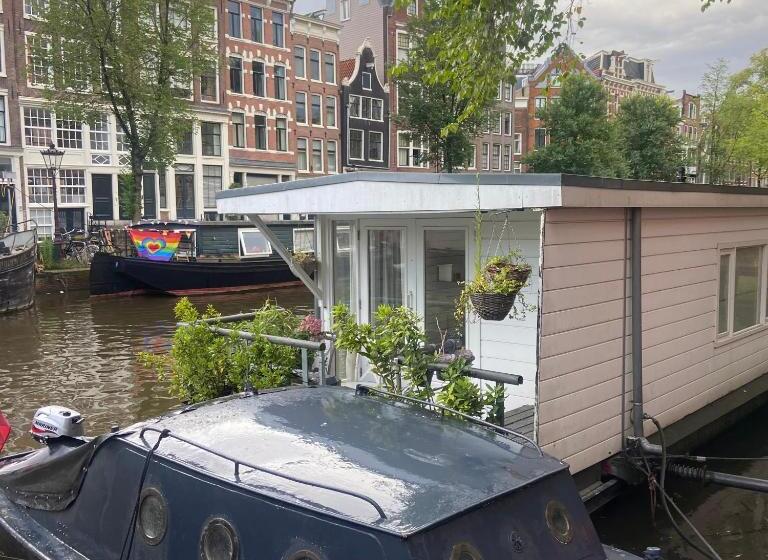 تختخواب و صبحانه Houseboat Bonnie