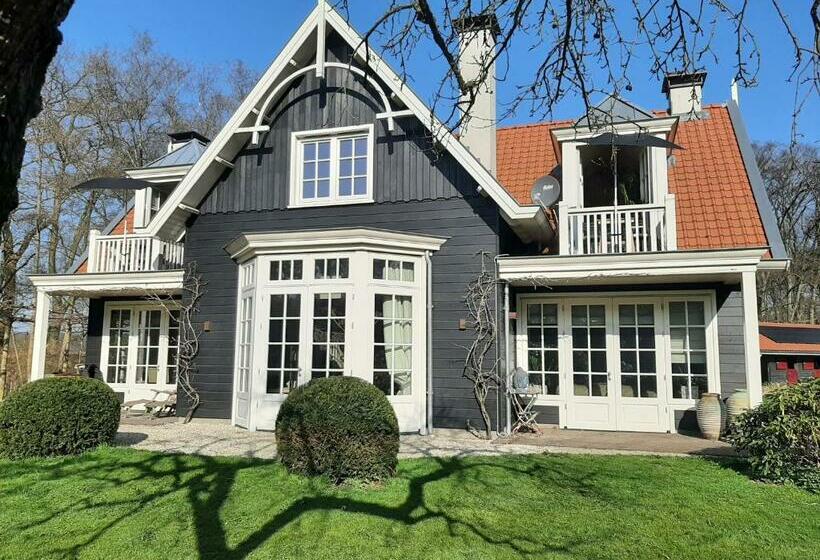 Bed and Breakfast Huize Koempoelan