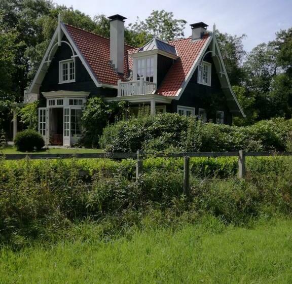 Bed and Breakfast Huize Koempoelan