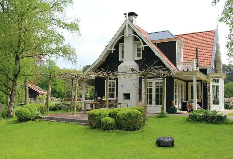 Bed and Breakfast Huize Koempoelan