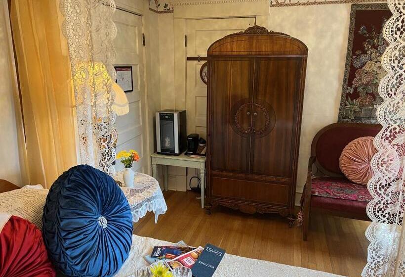 تختخواب و صبحانه The Abriendo Inn
