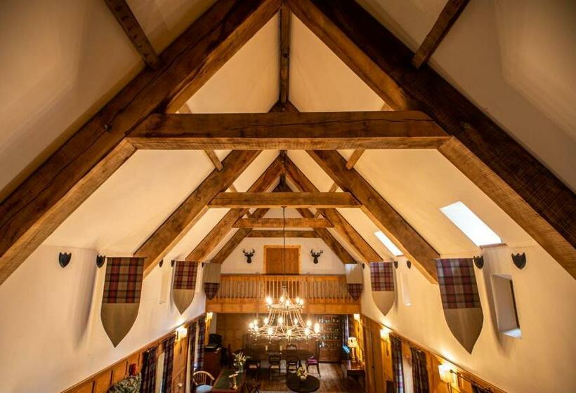 تختخواب و صبحانه White Rose Tower