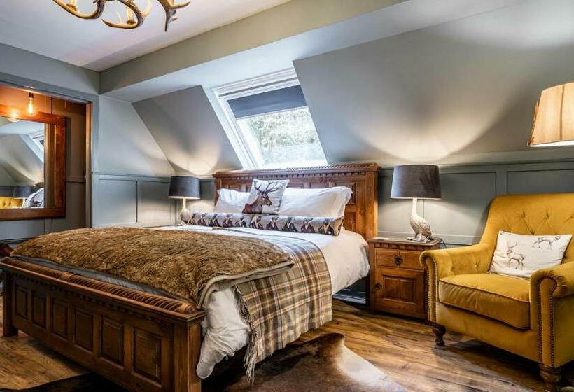 تختخواب و صبحانه White Rose Tower