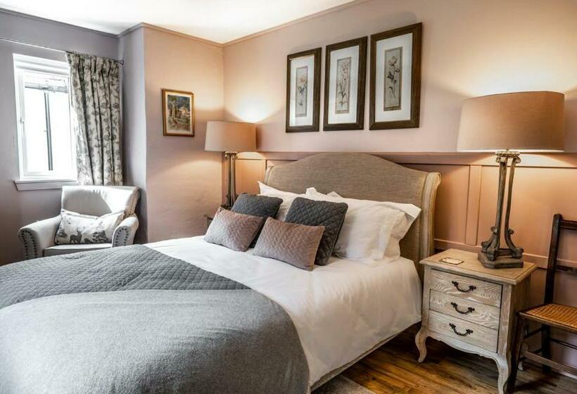 تختخواب و صبحانه White Rose Tower