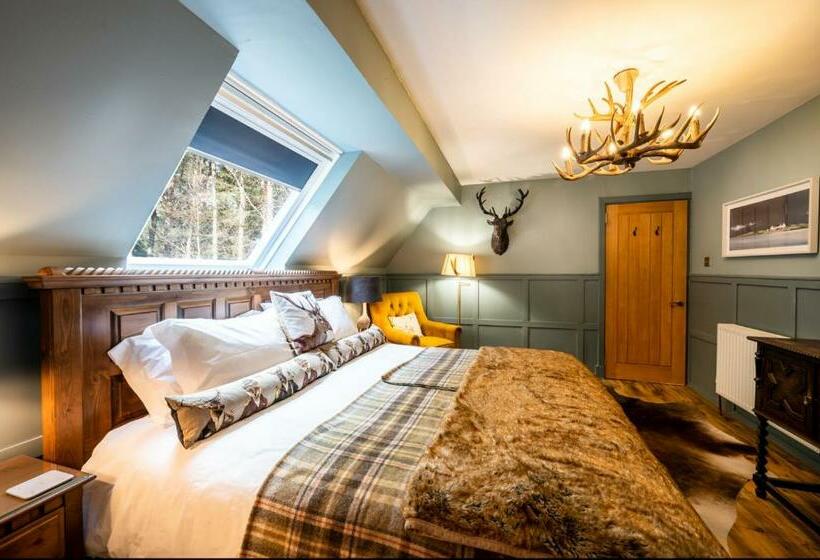 تختخواب و صبحانه White Rose Tower