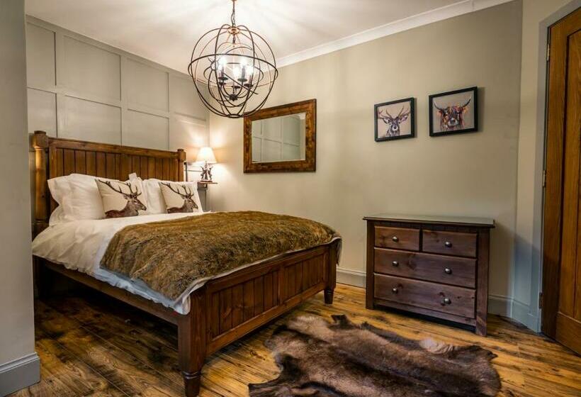 تختخواب و صبحانه White Rose Tower