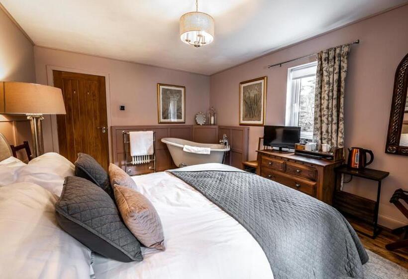 تختخواب و صبحانه White Rose Tower