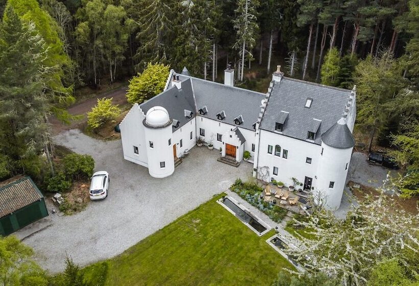 تختخواب و صبحانه White Rose Tower