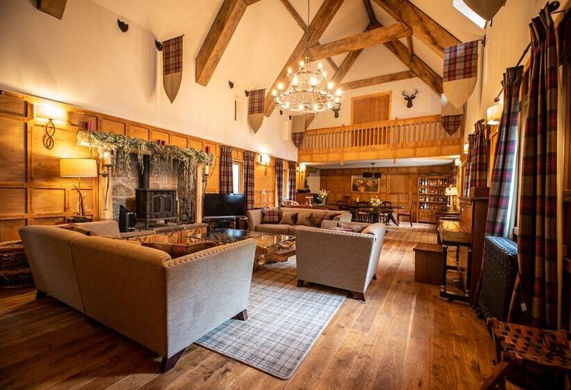 تختخواب و صبحانه White Rose Tower