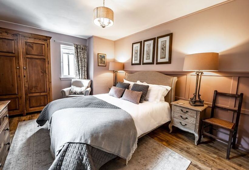 تختخواب و صبحانه White Rose Tower