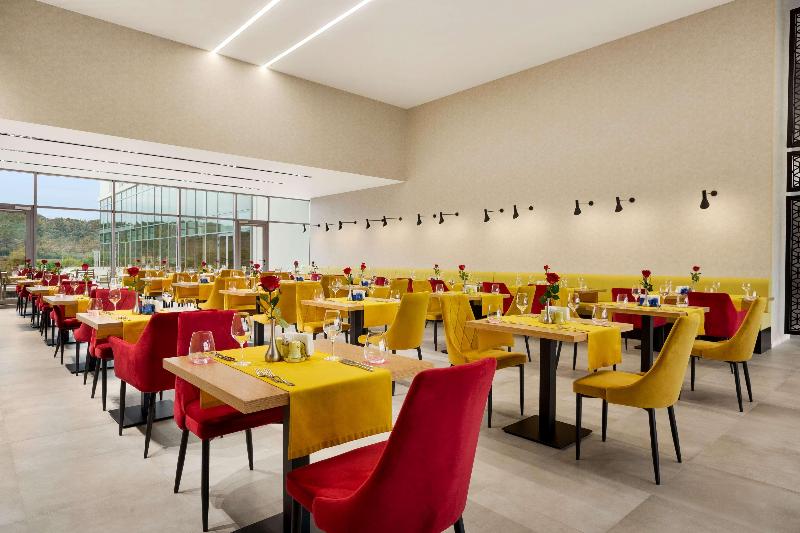 هتل Ramada By Wyndham Targu Jiu
