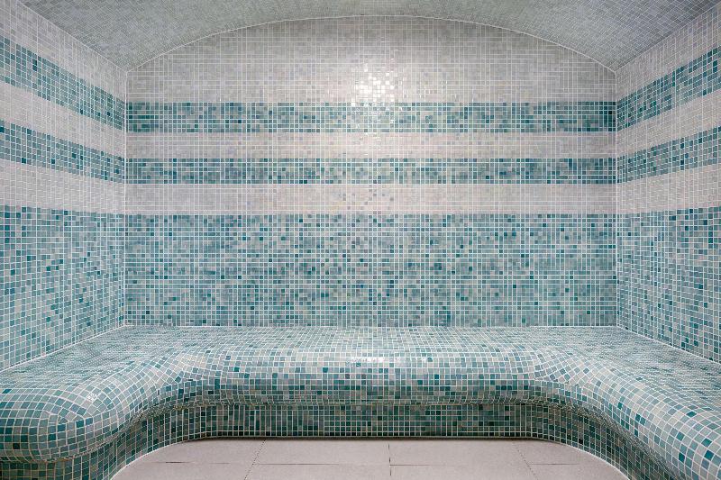 Отель Ramada By Wyndham Targu Jiu