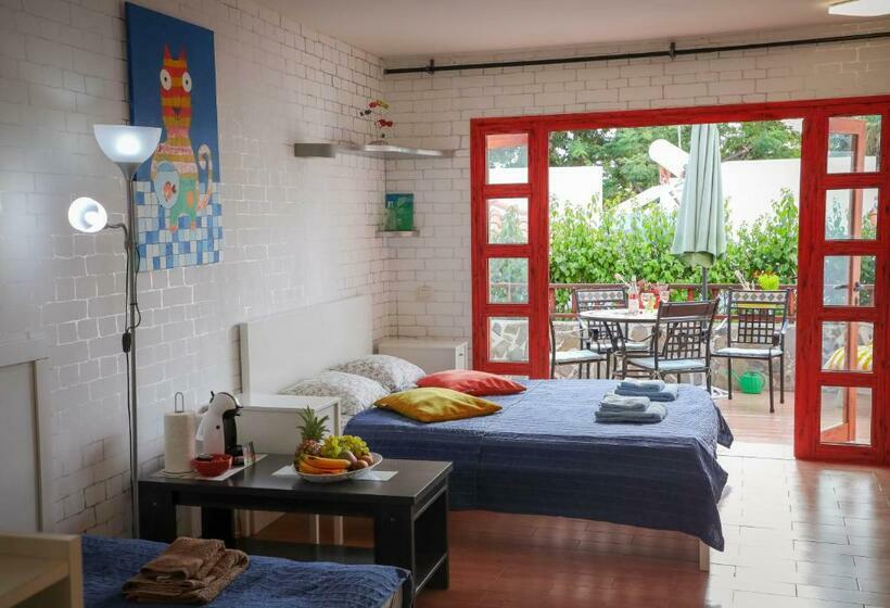 Los Geranios, Close To Beach, Puerto Colon, Yellowcat 2