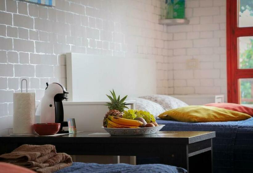 Los Geranios, Close To Beach, Puerto Colon, Yellowcat 2