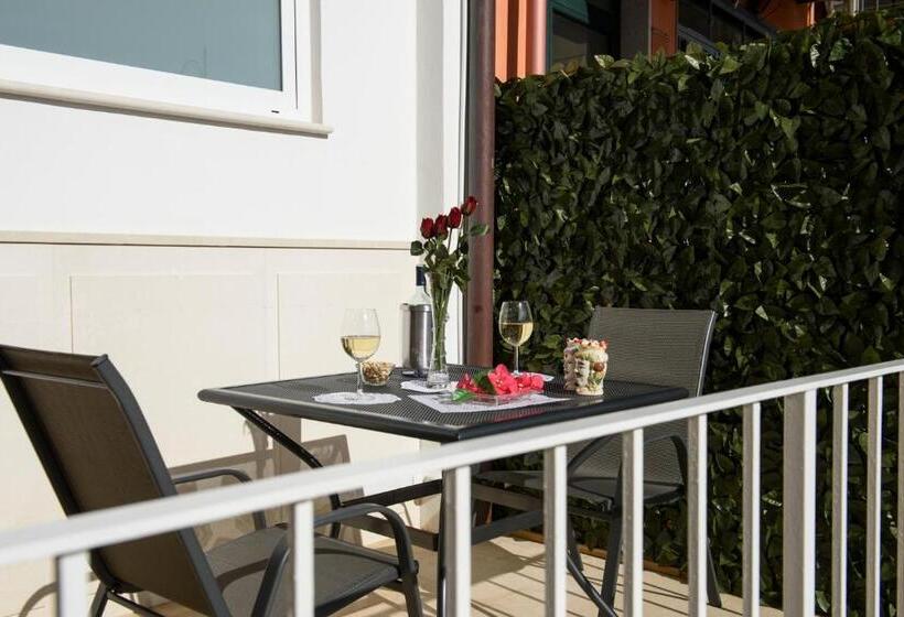 Madagì Beachfront Apartments