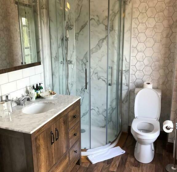 פנסיון Cavell House