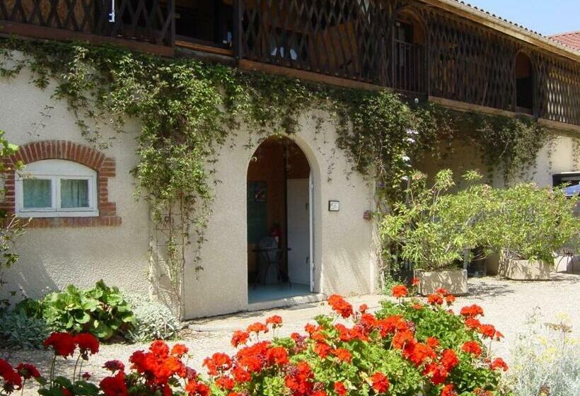 פנסיון Gites Du Cheron   Speak French Only