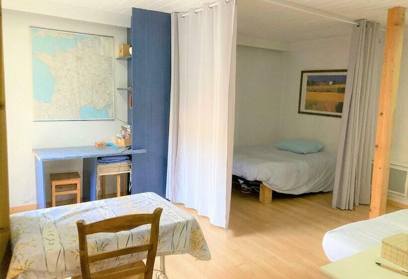 פנסיון Gites Du Cheron   Speak French Only