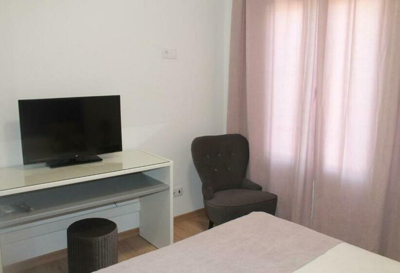 بنسيون Girassol Alojamento Local