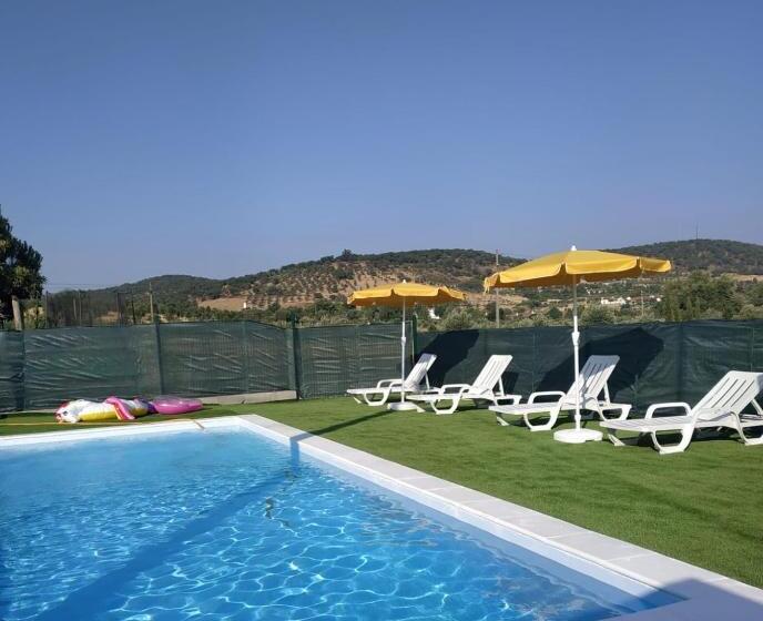 بنسيون Girassol Alojamento Local